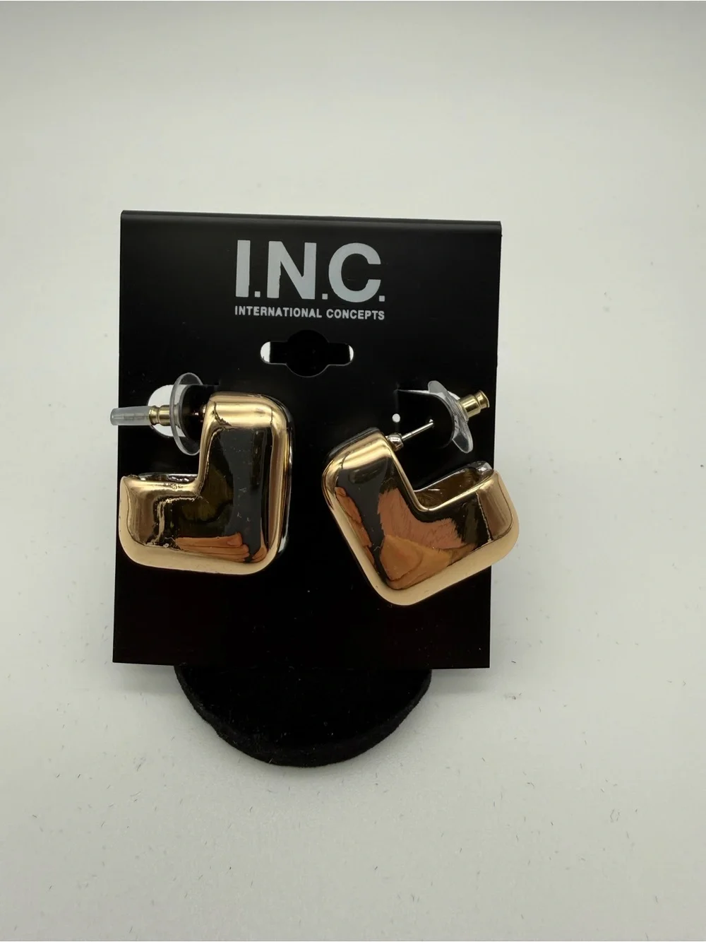 Small retail-backed accessory display